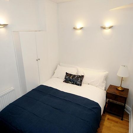 Cozy Retreat By Aresti Hotels Londen Buitenkant foto