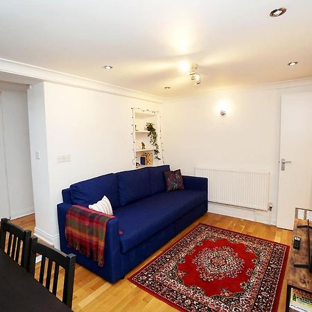 Cozy Retreat By Aresti Hotels Londen Buitenkant foto