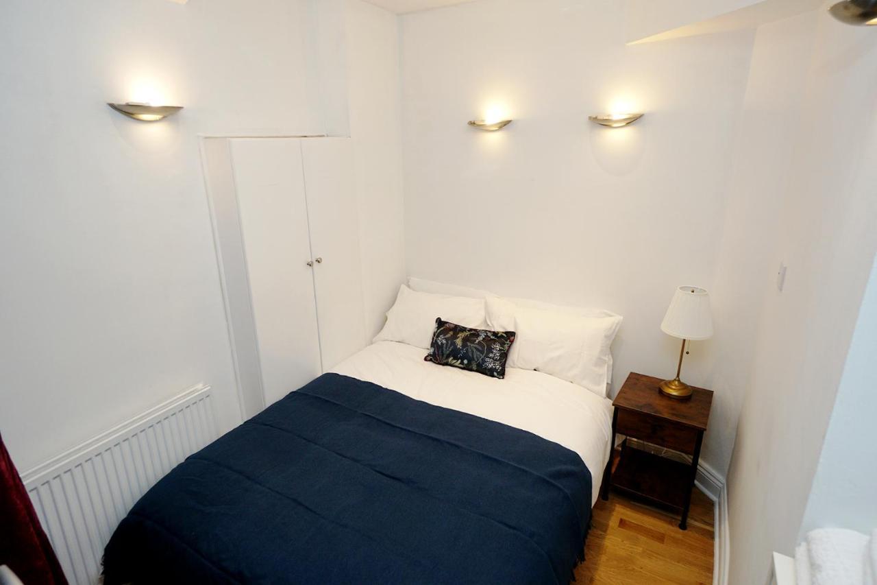 Cozy Retreat By Aresti Hotels Londen Buitenkant foto